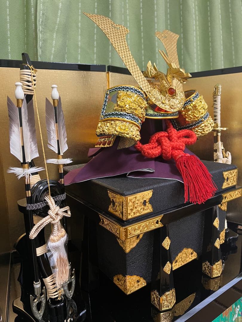 五月人形　金箔押兜 本メノウ玉鑑定書　屏風飾り台付き