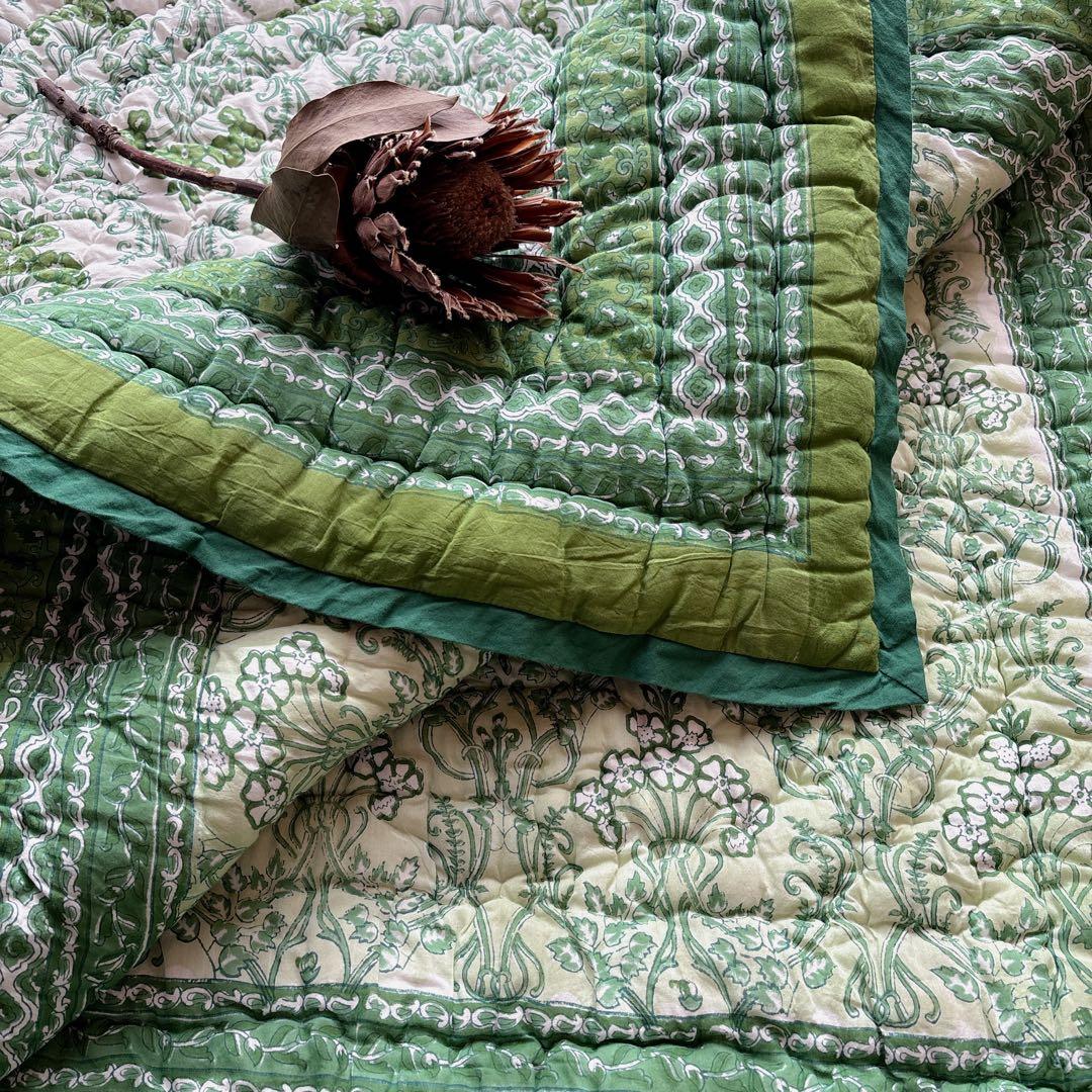未使用※インド ブロックプリント 中綿入りキルト グリーン　マルチラグカバー