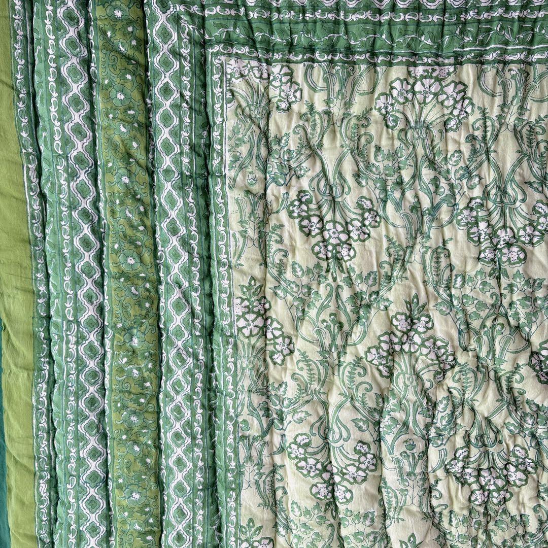 未使用※インド ブロックプリント 中綿入りキルト グリーン　マルチラグカバー