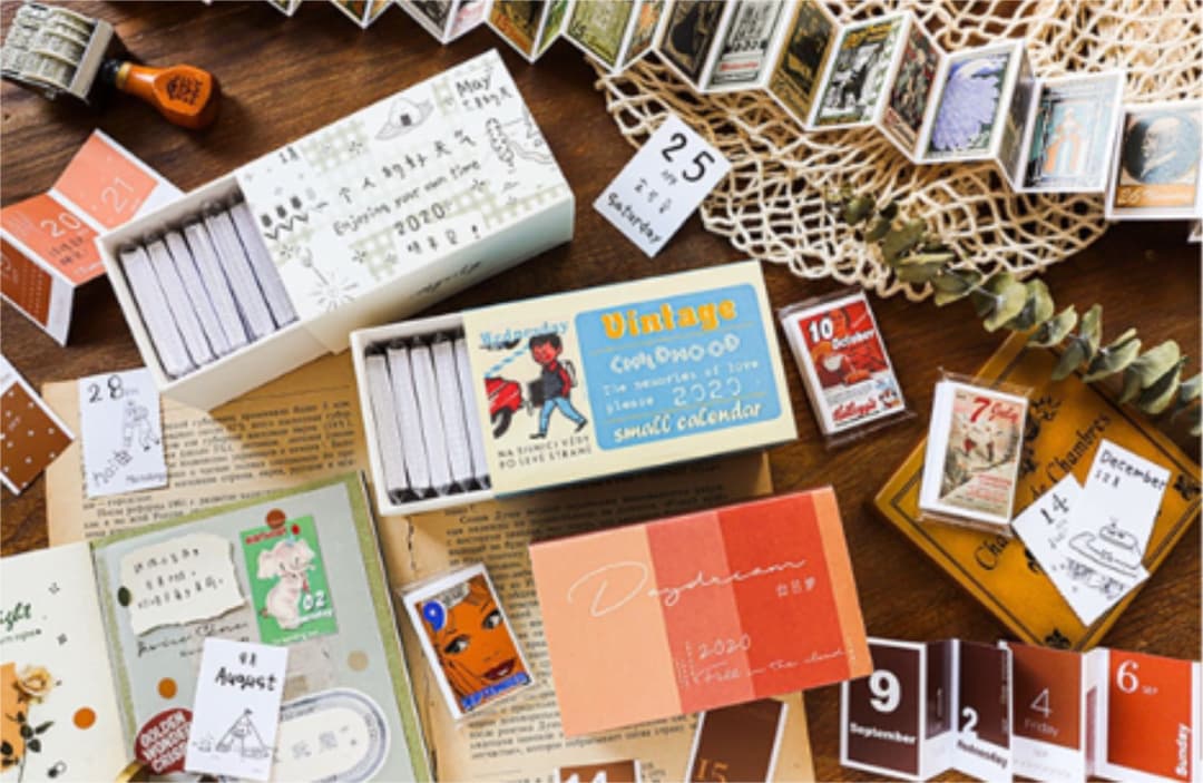 【在庫限り】2.蛇腹カレンダー2020 レトロ調