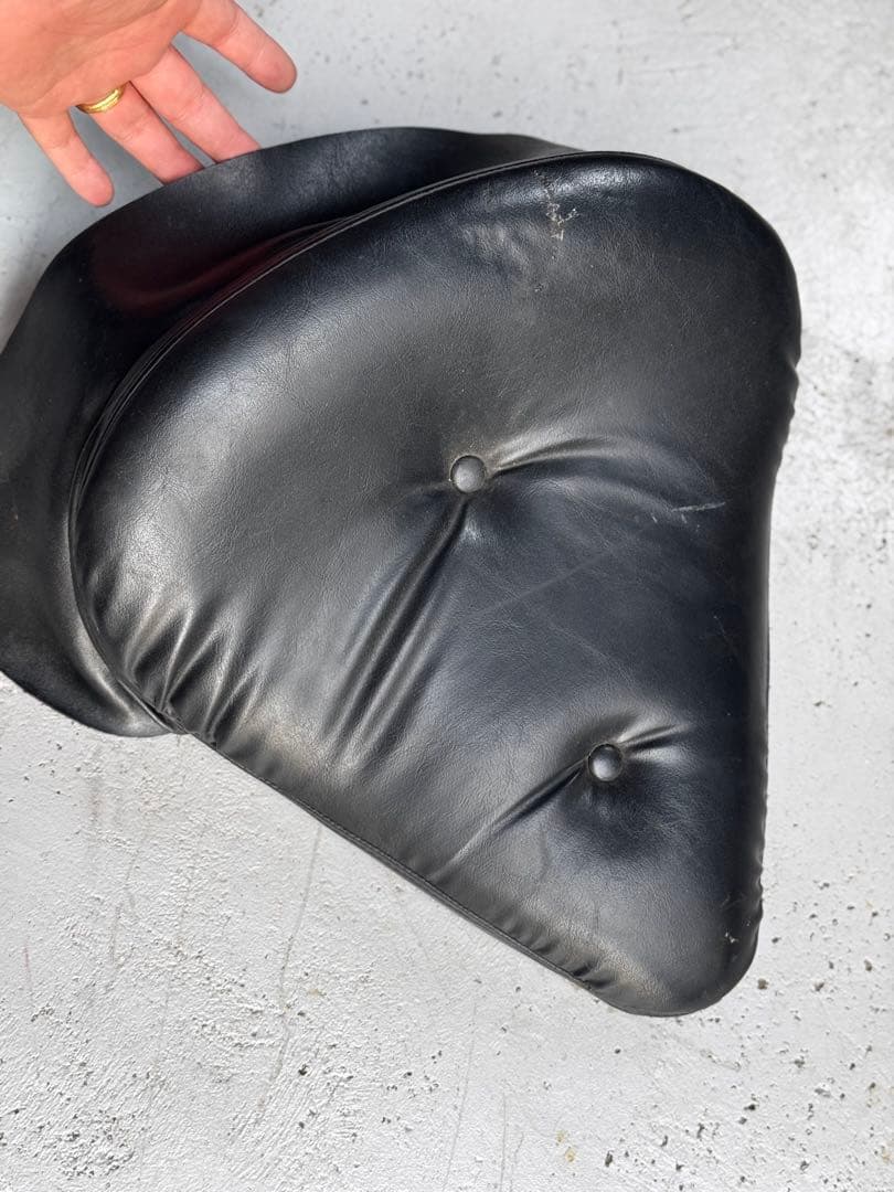 チョッパーシート　シングルシート　ハーレー