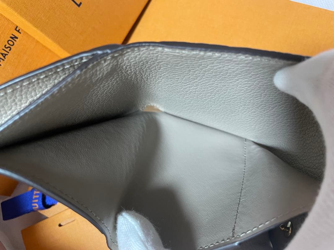 ❤️Louis Vuitton❤️ 二つ折り財布 グレーM69800