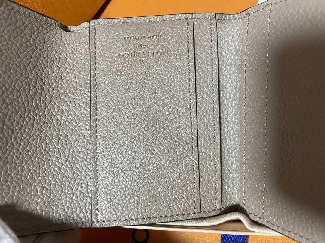 ❤️Louis Vuitton❤️ 二つ折り財布 グレーM69800