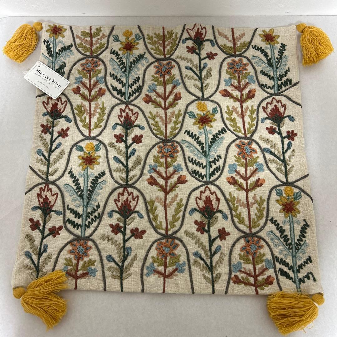 クッションカバー 刺繍 花柄 タッセル Morgan & Finch
