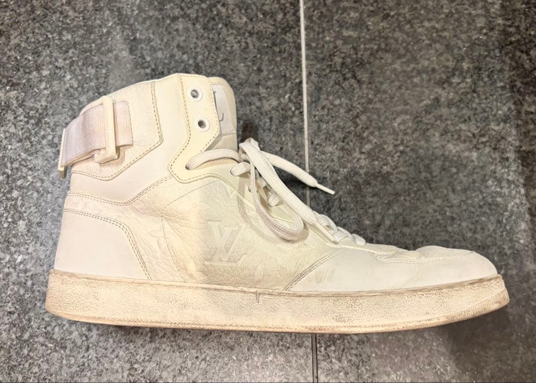ルイヴィトン エンボス モノグラムハイカットスニーカー