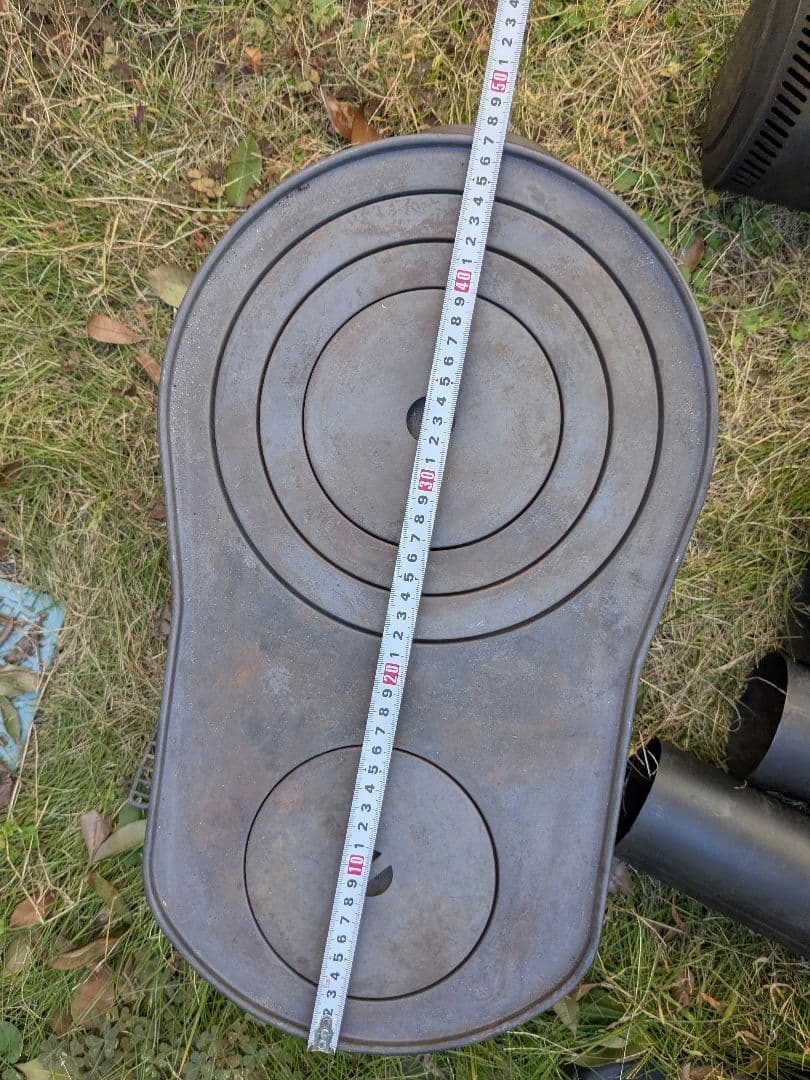 薪ストーブ　別売り煙突、煙突プロテクター、煙突スタンド付き　※脚欠品