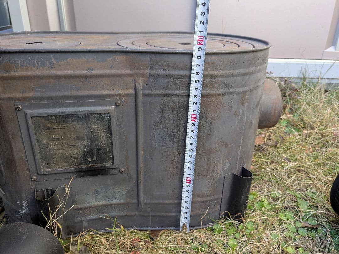 薪ストーブ　別売り煙突、煙突プロテクター、煙突スタンド付き　※脚欠品