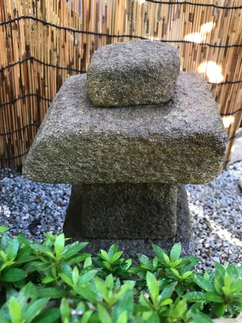 【天然自然石・常夜燈型石灯篭・坪庭灯篭・茶庭灯篭】オブジェ箱庭庭石造園水石天然石