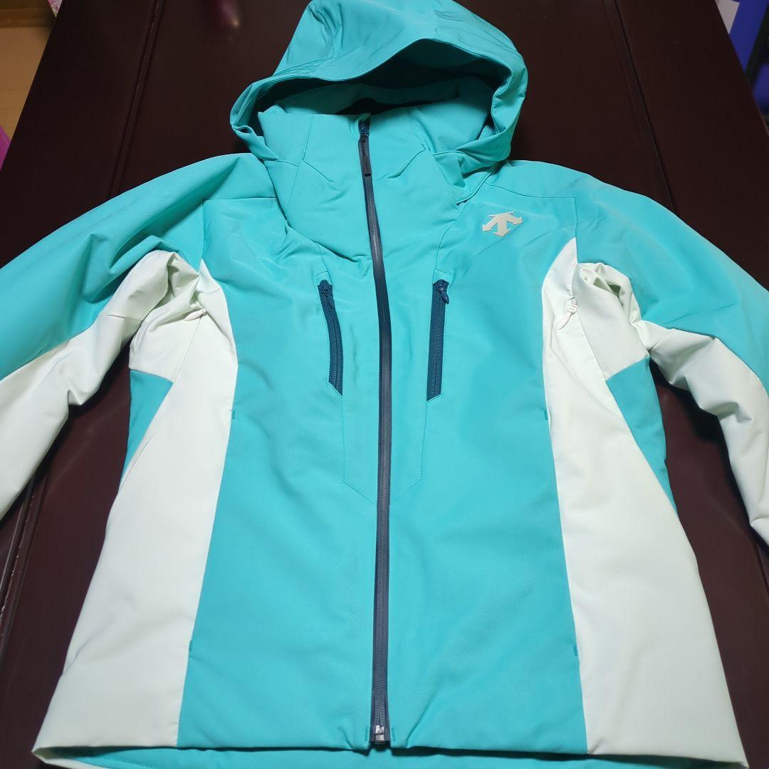 期間限定値下げ 新品未使用 デサント スキーウェア SS　ターコイズホワイト