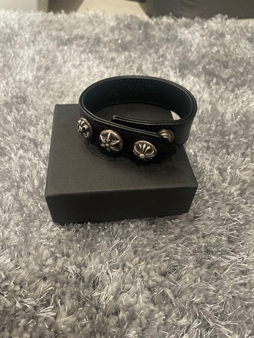 クロムハーツ レザー バングル 3ボタン2スナップ バングル マルチ