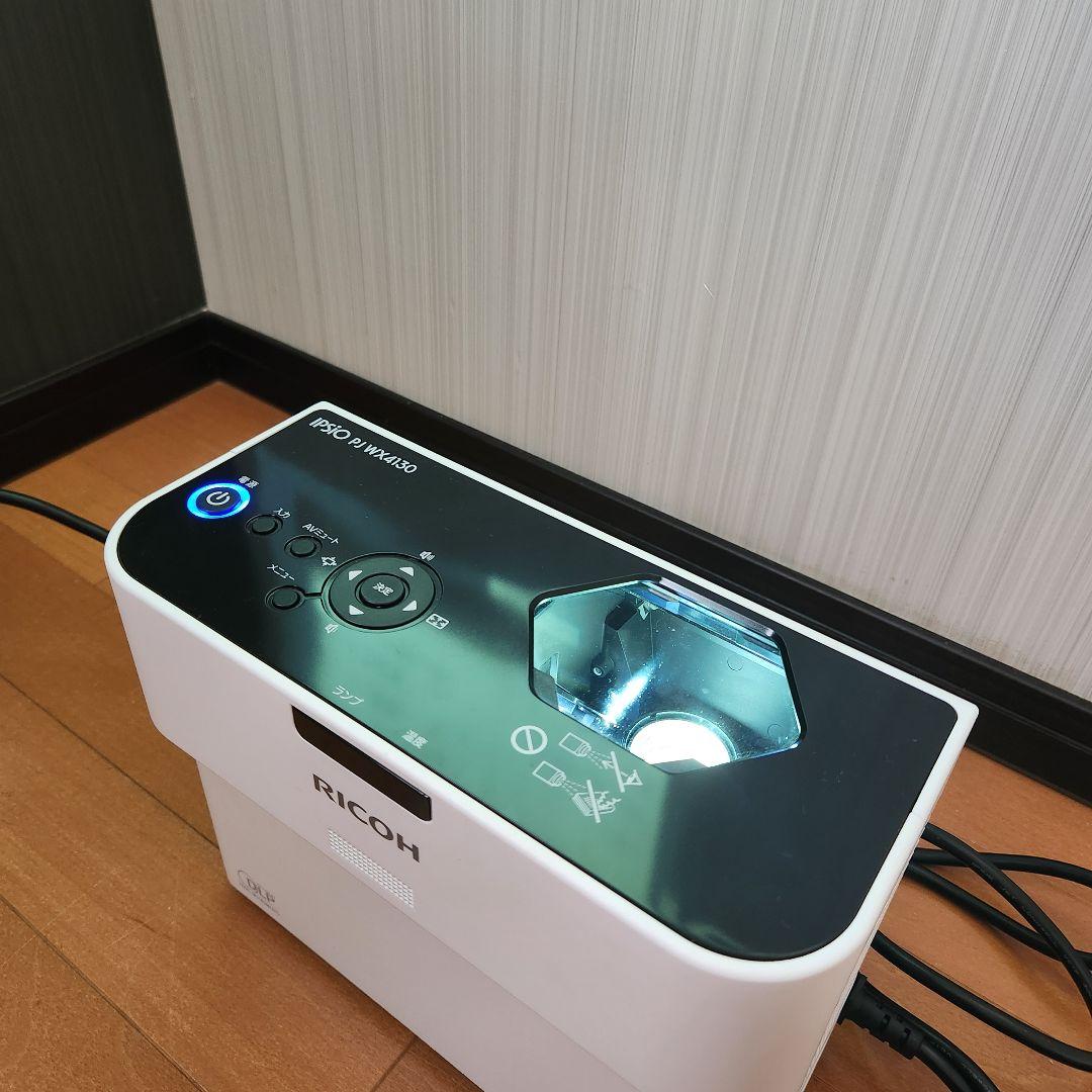 214H使用☆RICOH IPSiO PJ WX4130N 超短焦プロジェクター