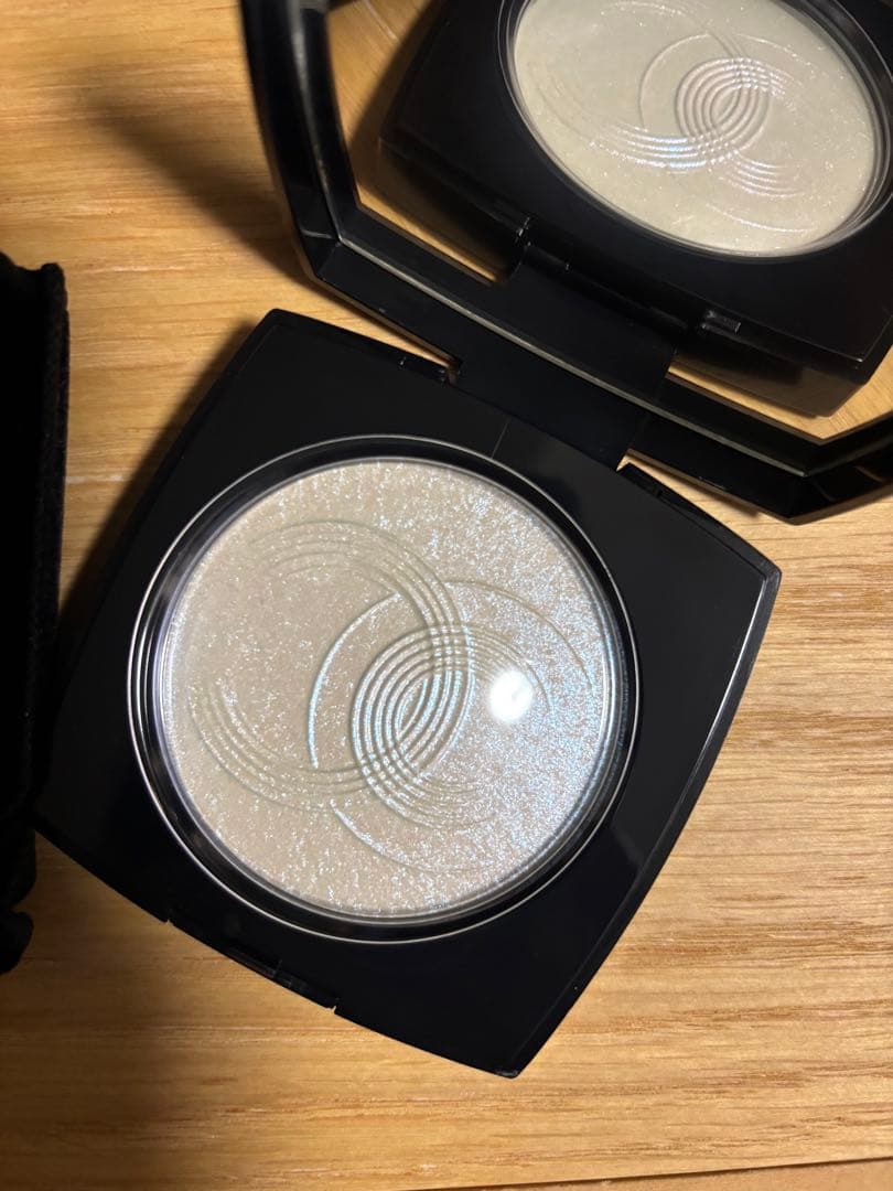 新品未使用CHANEL ハイライト　限定品　ルミエールドゥローシャン