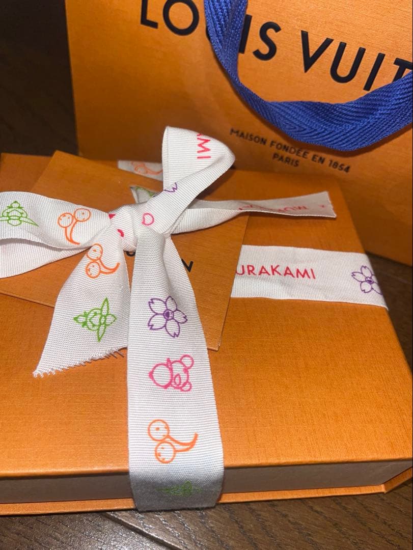 Louis Vuitton x Murakami シルクシュシュ