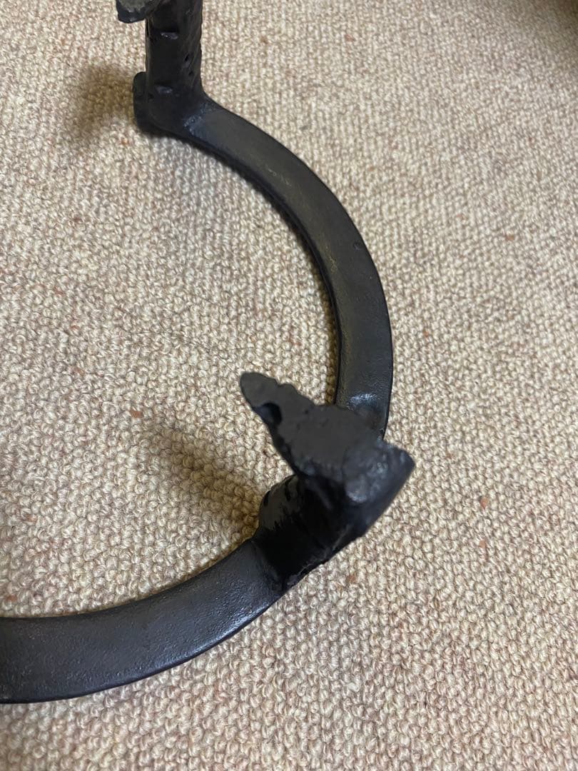 笹爪　虫喰　風炉五徳　釜師　畠春斎氏作　共箱入