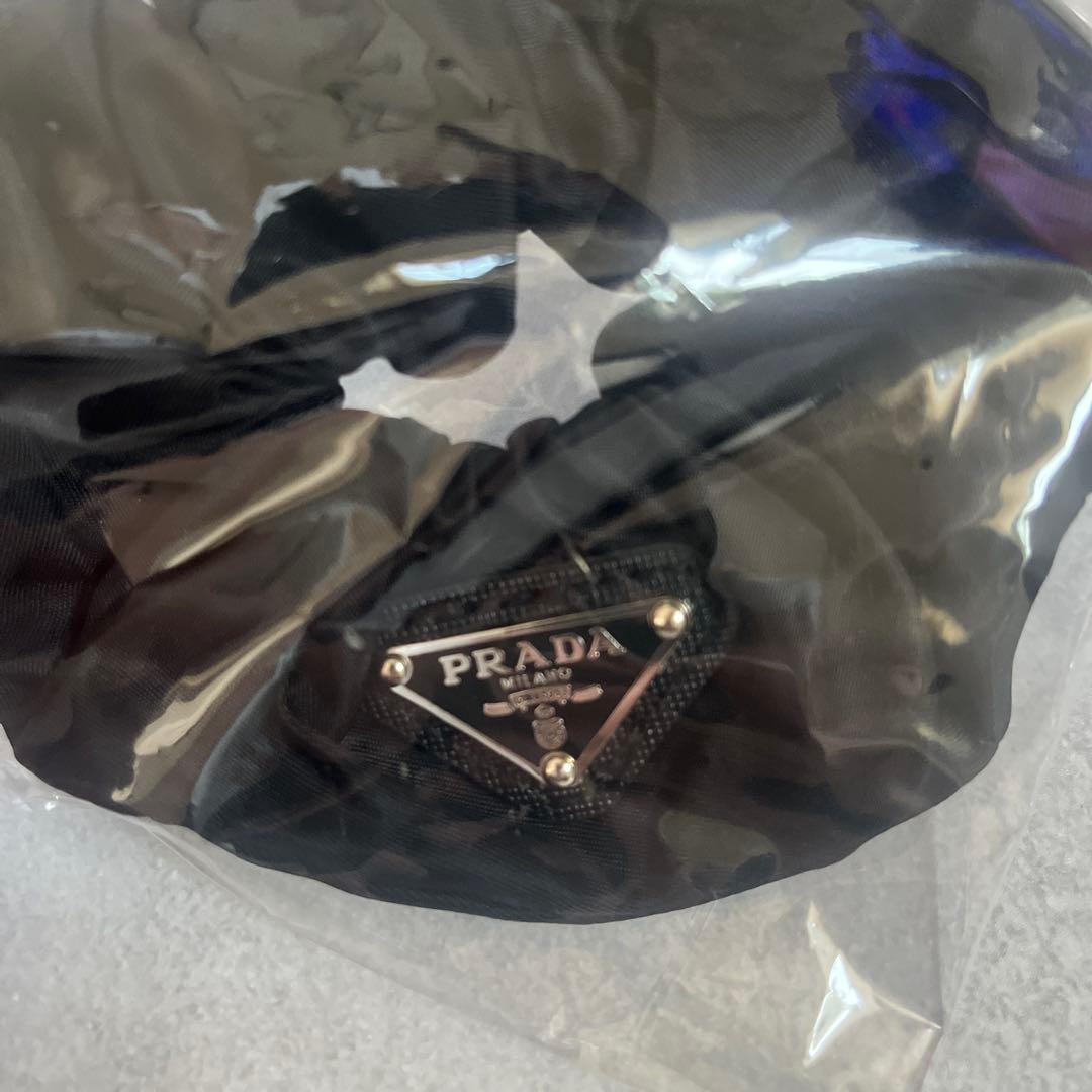 【新品未開封】PRADA プラダ シュシュ 黒 三角ロゴプレート