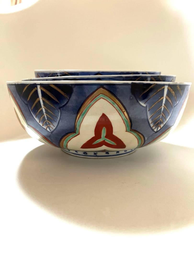 骨董　器　古伊万里　澤瀉屋窓絵七宝紋鷺図大中小三つ揃え　鉢　蔵出し　工芸品　食器