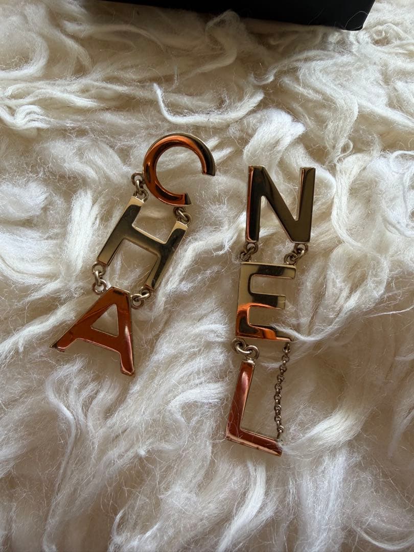CHANEL シャネル ロゴ スイング ピアス ゴールド 希少