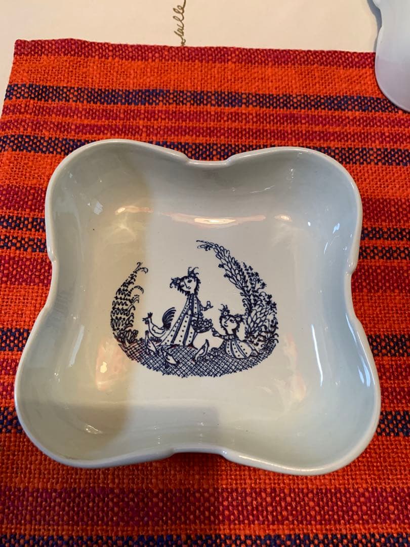 ビヨンヴィンブラッド　ビンテージの少女柄四角ボールとスイス製ランチョンマット他