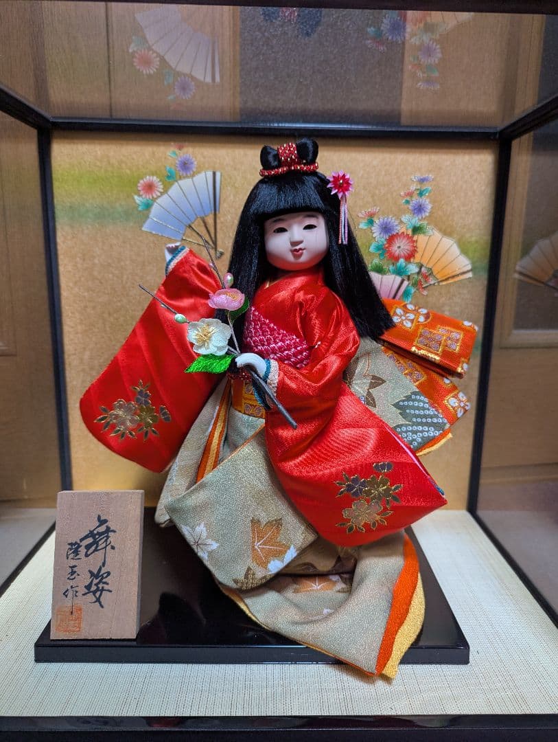 弥生人形　ひな祭り　未使用品　赤と金の着物