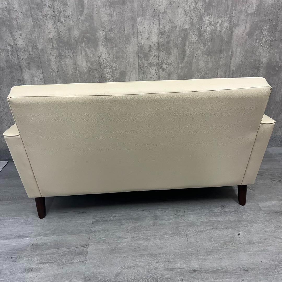 カリモク60 廃盤色 ホワイト アイボリー ロビーチェア2シーター