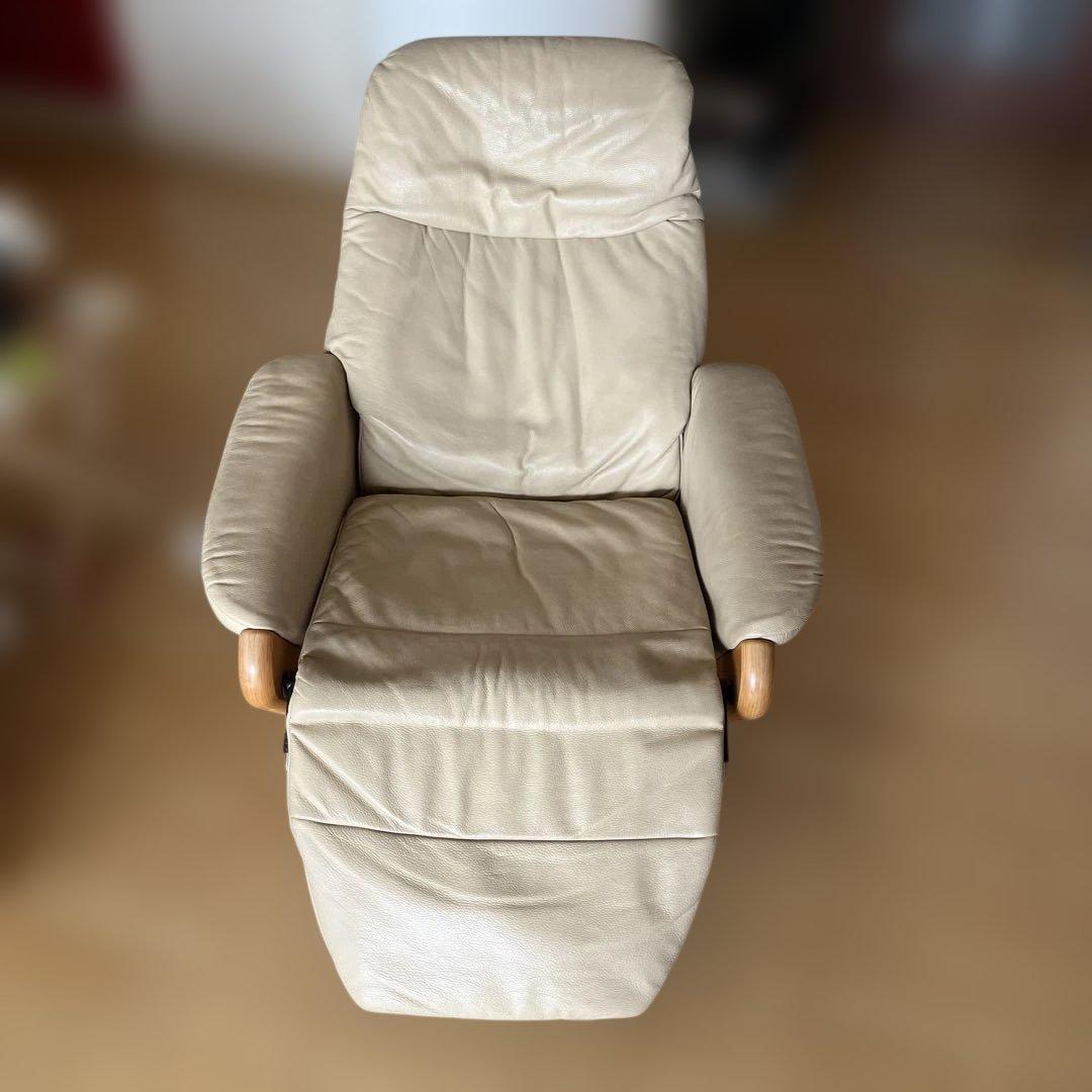 シモンズ　ベージュ レザー リクライニングチェア