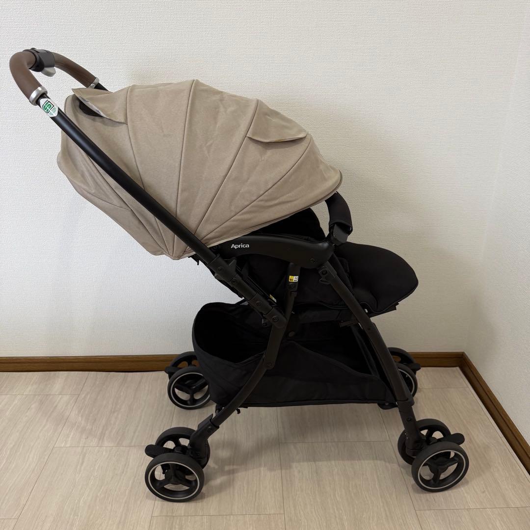 【極美品】アップリカ ラクーナクッションAG ベビーカー