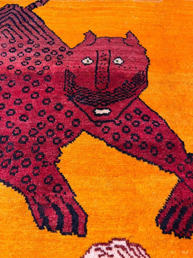 ペルシャ　トライバルラグ　アマレバフト　188×133 黄金色　ヒョウ