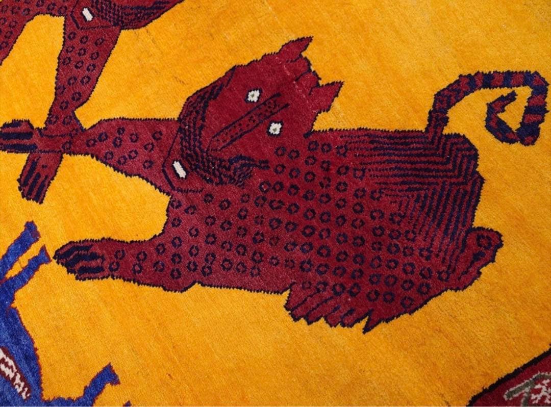 ペルシャ　トライバルラグ　アマレバフト　188×133 黄金色　ヒョウ