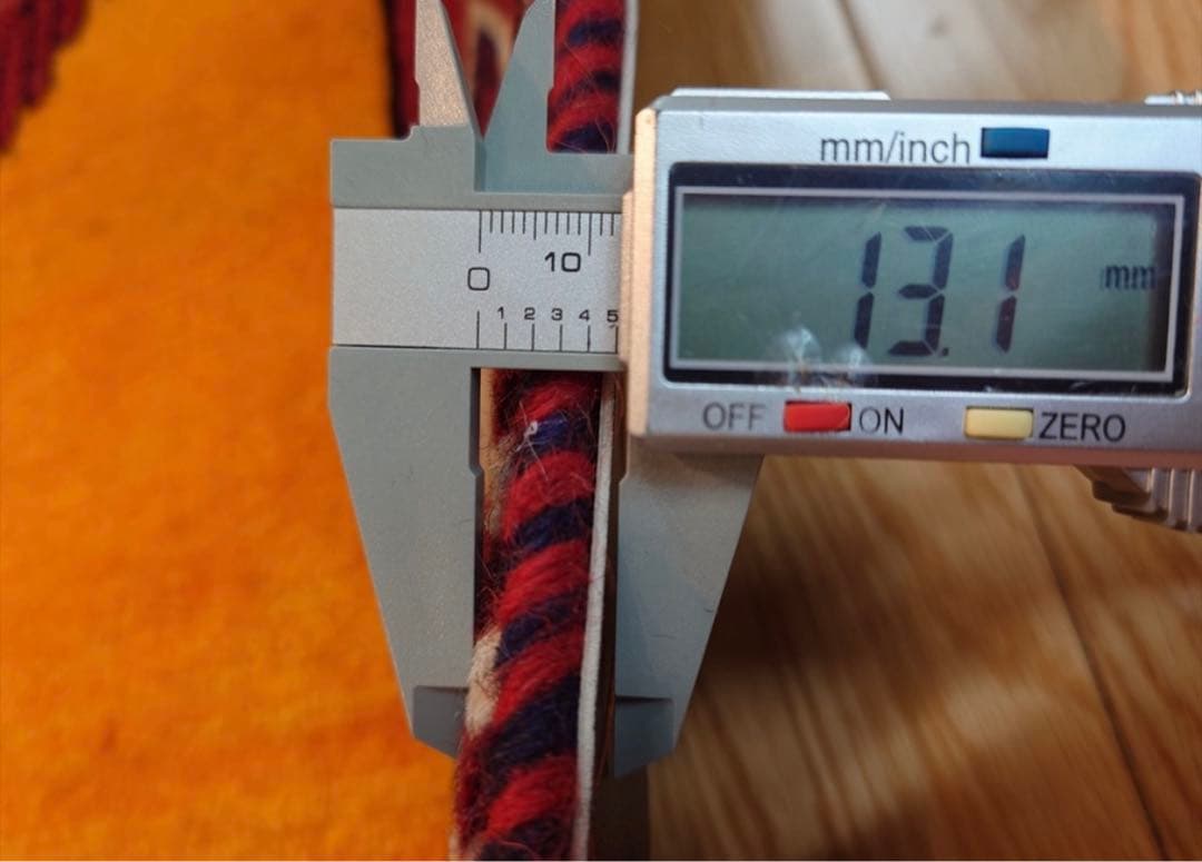 ペルシャ　トライバルラグ　アマレバフト　188×133 黄金色　ヒョウ