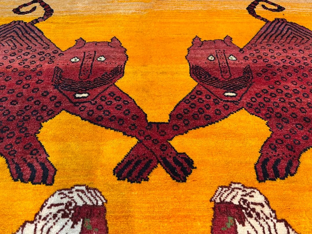 ペルシャ　トライバルラグ　アマレバフト　188×133 黄金色　ヒョウ