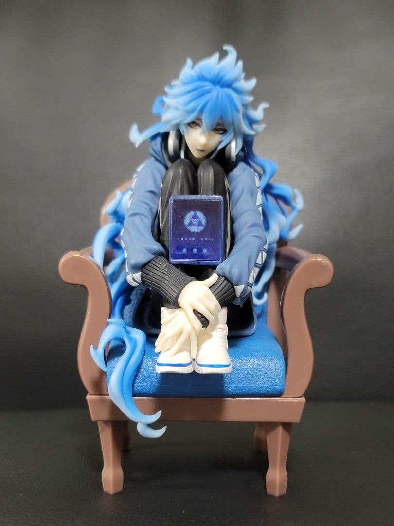 ツイステ　イデアシュラウド　フィギュア