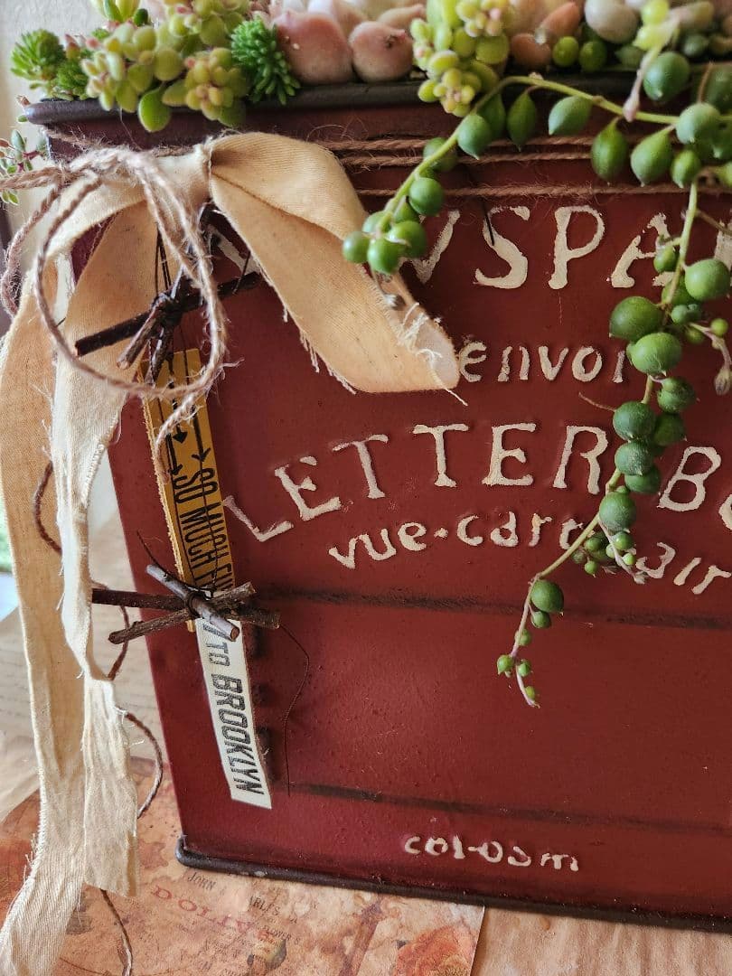 多肉植物寄せ植え　そのまま飾れる寄せ植え 　赤いポスト♡