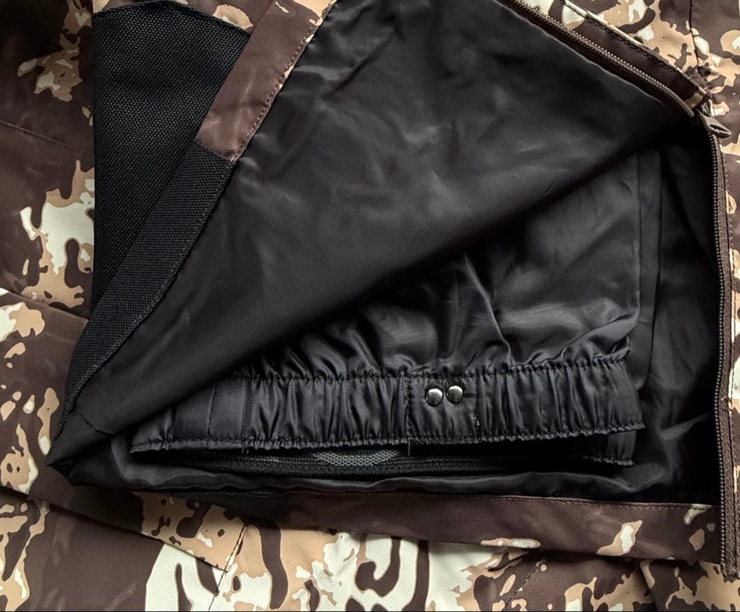 新品 Oakley カモフラ スノーボードウェア L