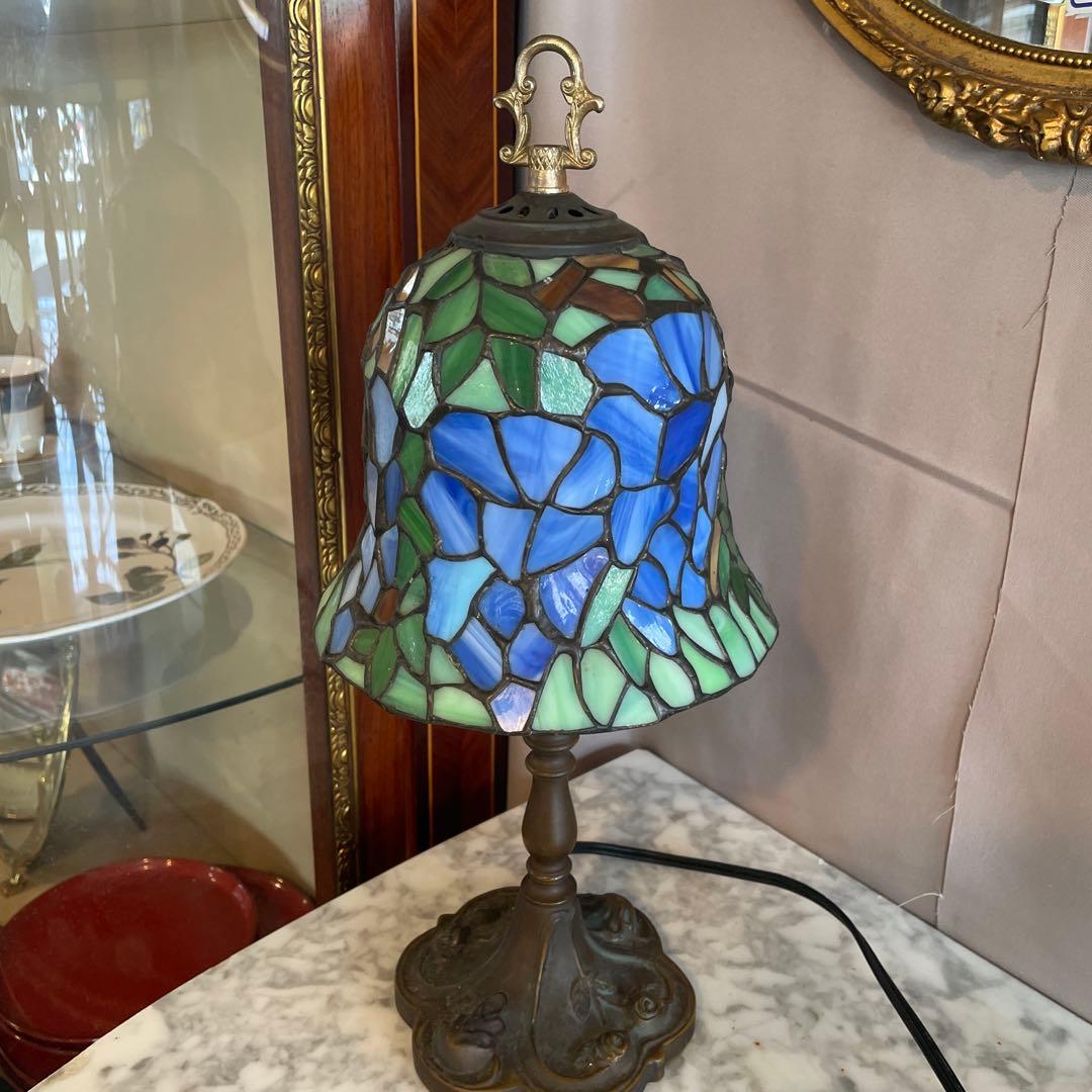 ステンドガラスの綺麗なフロアランプ