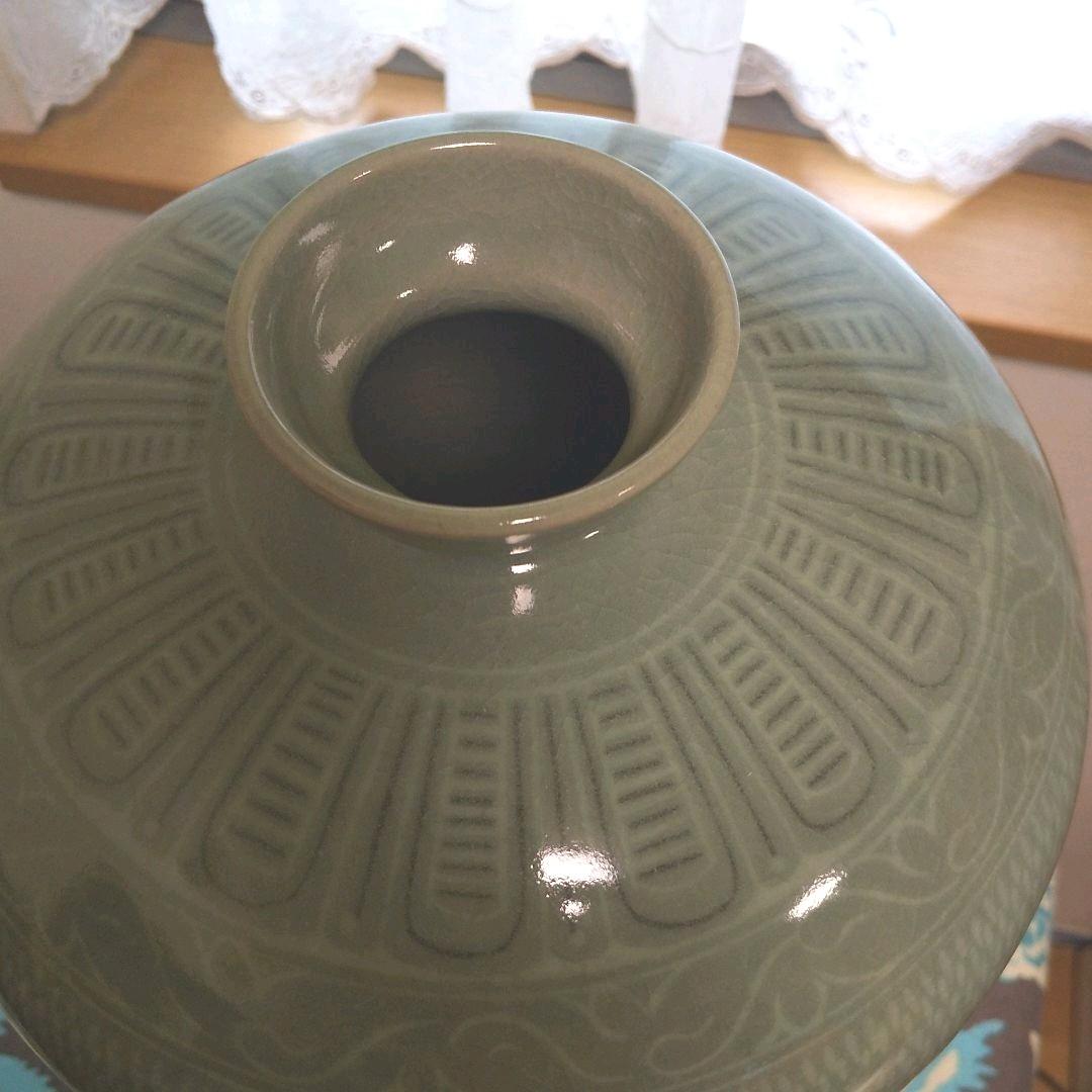 青磁象嵌・魚紋・梅瓶　作家作の壺