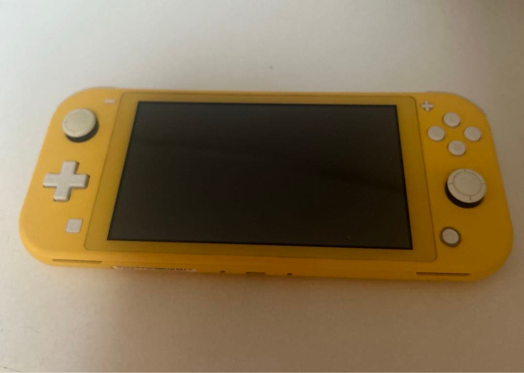 ニンテンドースイッチライト　Nintendo Switch light イエロー