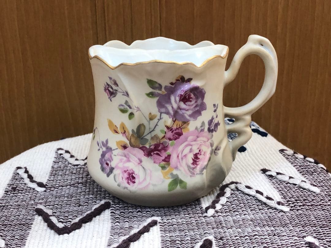●アンティークなシェービングマグカップ　お花柄！