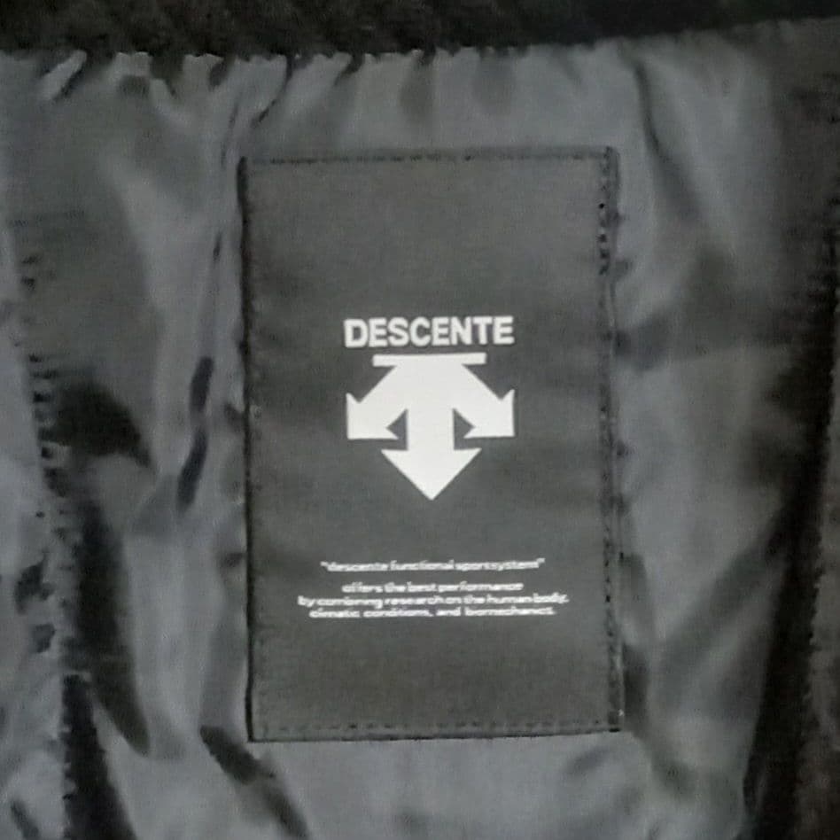 DESCENTE S.I.O INSULATED JACKET 22-23モデル