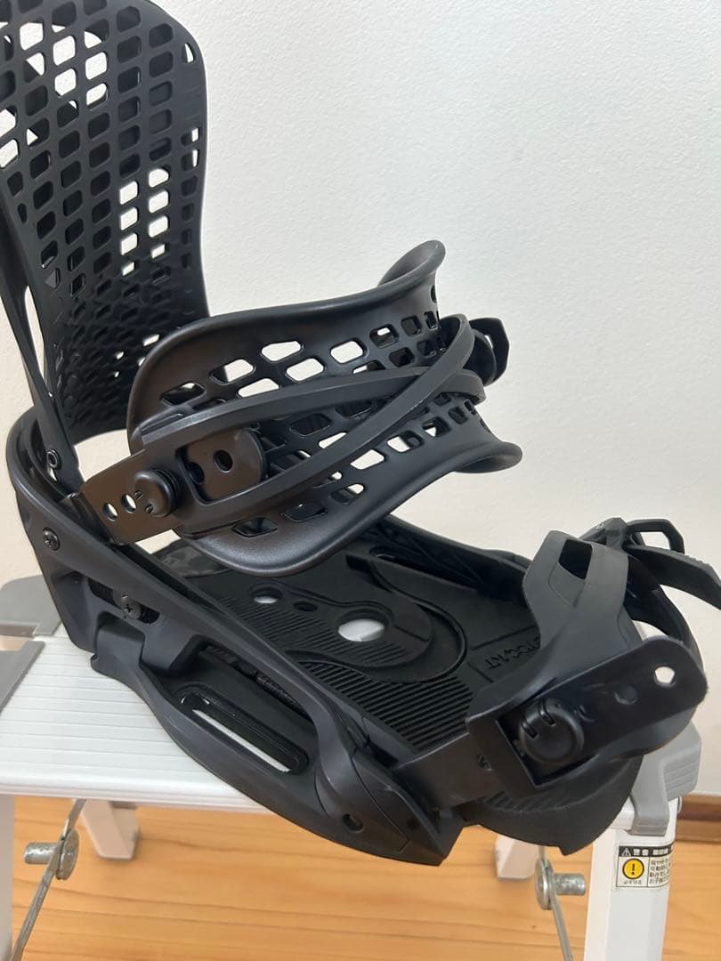 BURTON GENESIS ビンディング BURTON EST （Mサイズ）