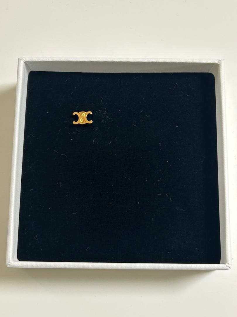 CELINE トリオンフ　ピアス　ゴールド　片耳