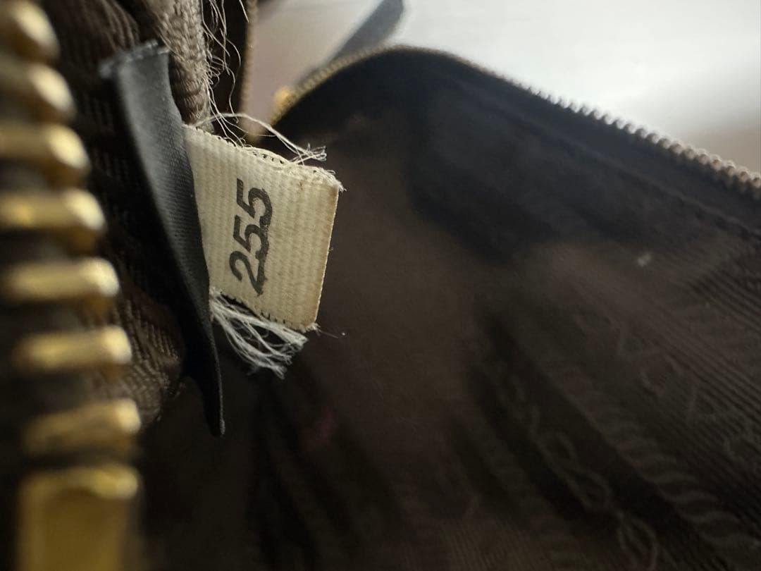 PRADA プラダ ベージュ グレー レザー ポーチ