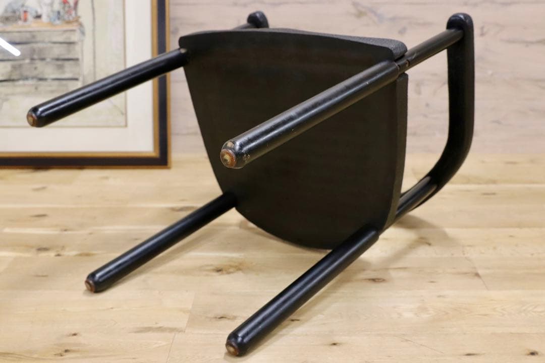 GMGK465B○レオナルド アームチェア ブラック スイス デザイナーズ家具