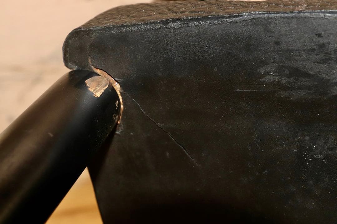 GMGK465B○レオナルド アームチェア ブラック スイス デザイナーズ家具