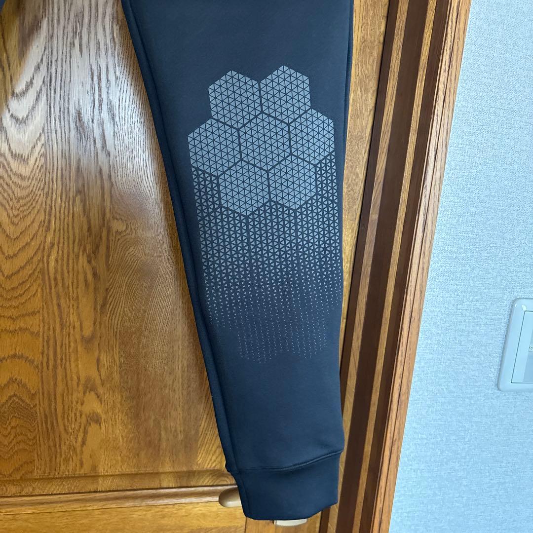 年末年始セール上下M UNDER ARMOUR ジャケット ホワイト・ブラック