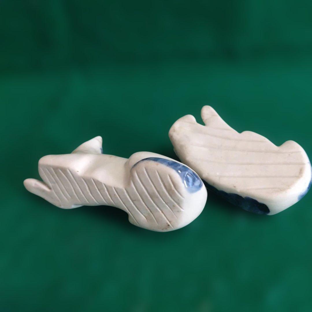 青白い猫の陶器置物　藤井由希子 　洋画家、藤井勉の三女