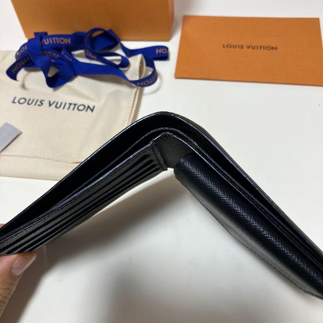 LOUIS VUITTON エピレザー 二つ折り財布 黒