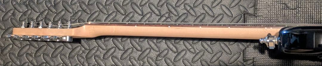 Squier by Fender Stratocaster ソフトケース付き