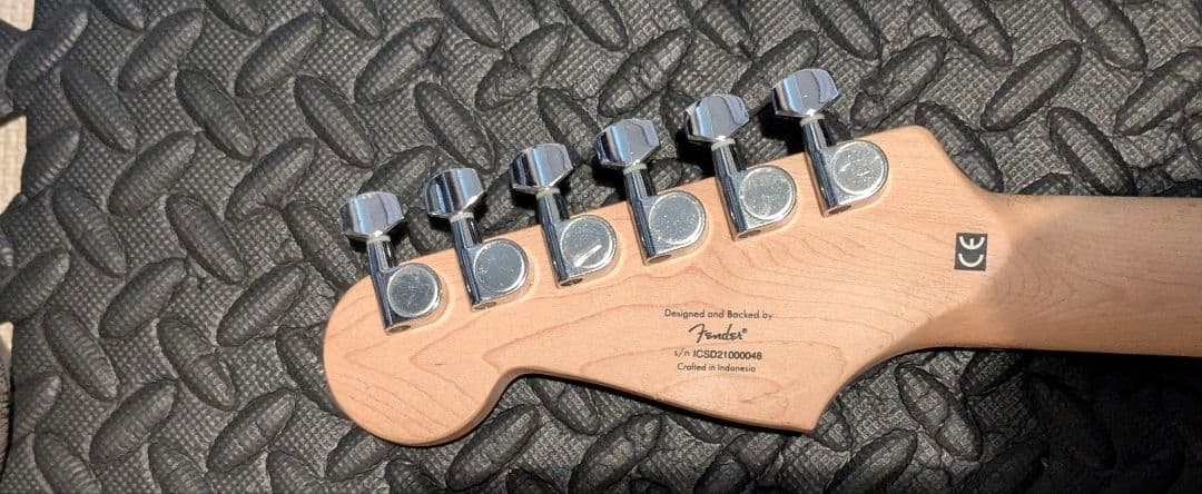 Squier by Fender Stratocaster ソフトケース付き