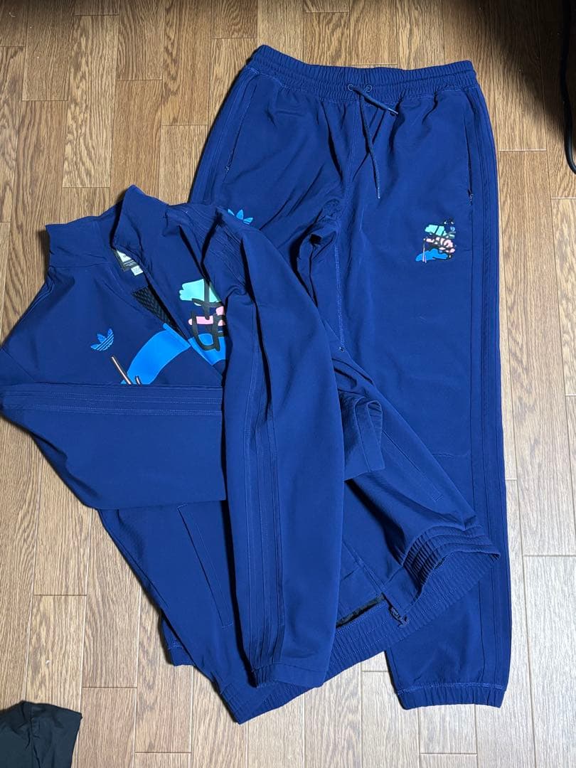 Adidas ✖︎ Helas トラックスーツ