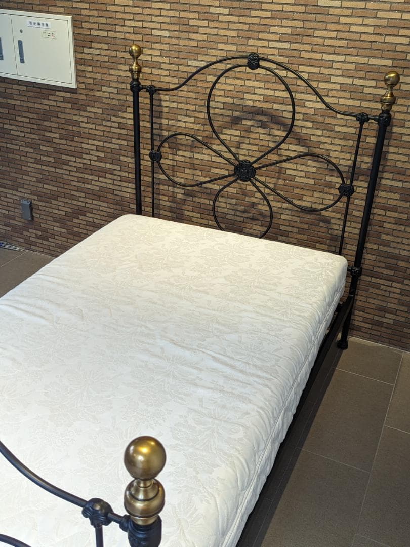 希少★LAURA ASHLEY　セミダブルベッド